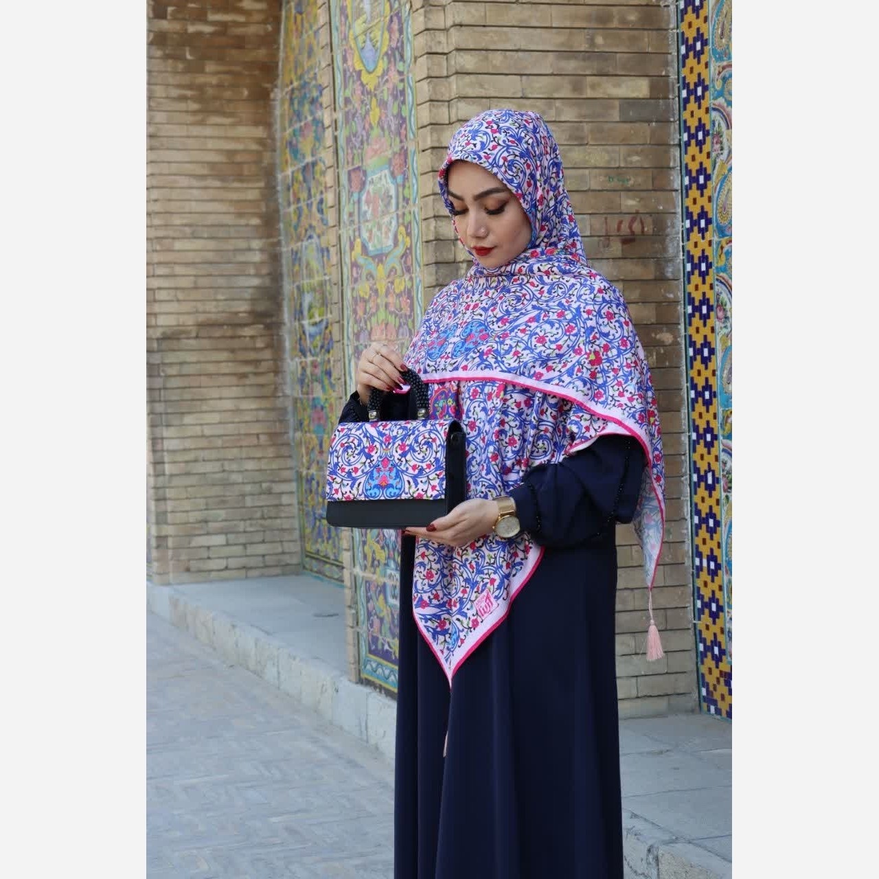 روسری نخی قواره 140 طرح مهگل