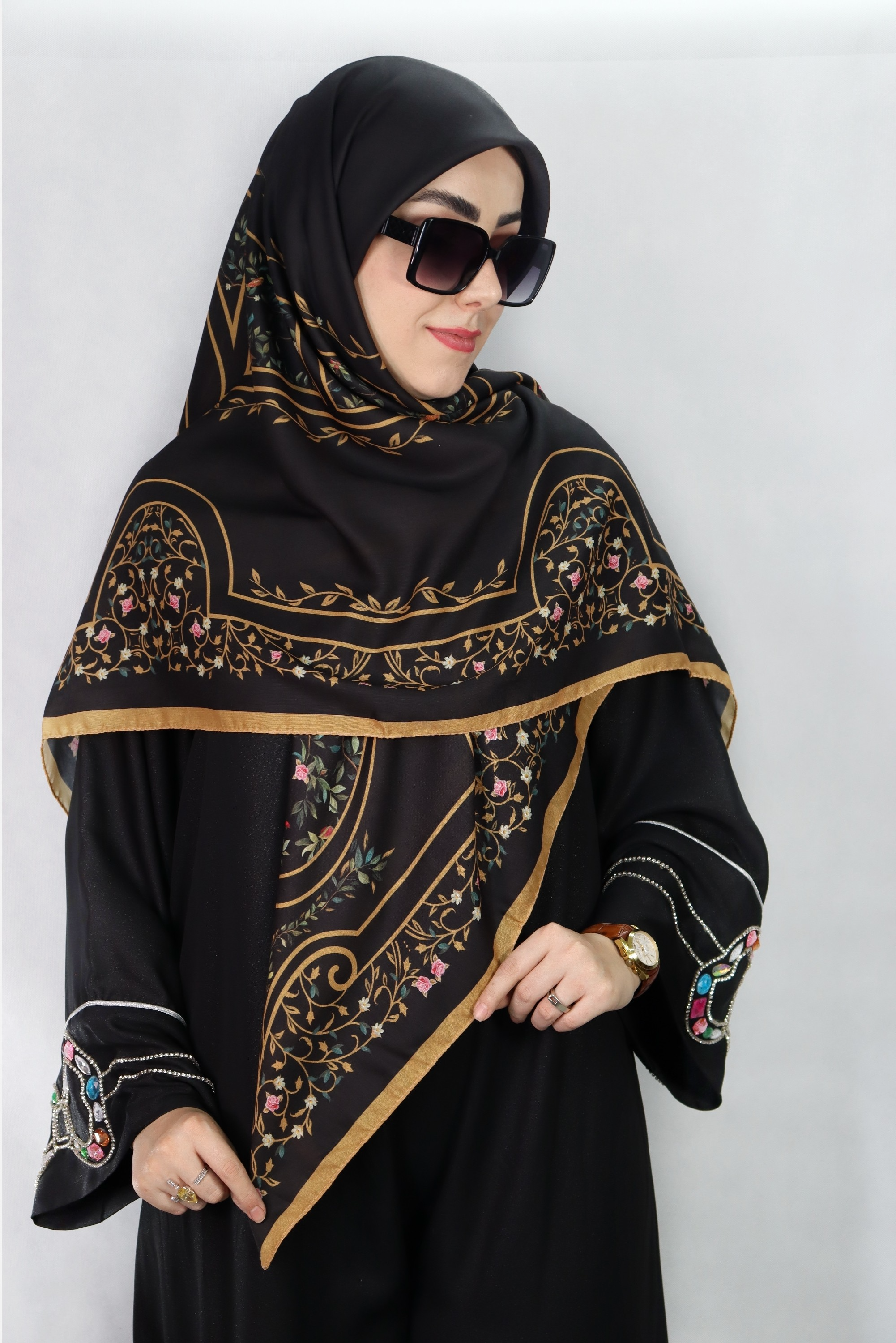 روسری نخی قواره ۱۴۰ طرح شکوفه (مشکی)